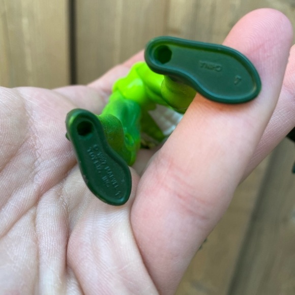 Vintage 1997 Marvel Spider Man Venom Green Variant Toy Biz Action Figure - Picture 7 of 7